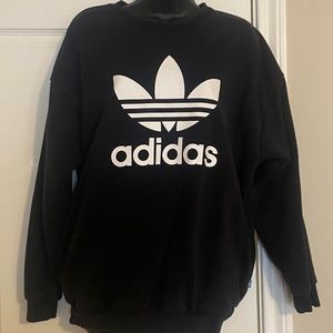 Adidas Crewneck Sweatshirt with Pockets 🖤